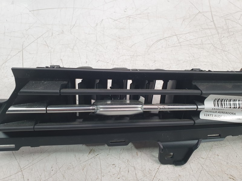 Recambio de rejilla aireadora para audi a3 sportback (8ya, 8yf) 30 tdi referencia OEM IAM 8Y1820951A  