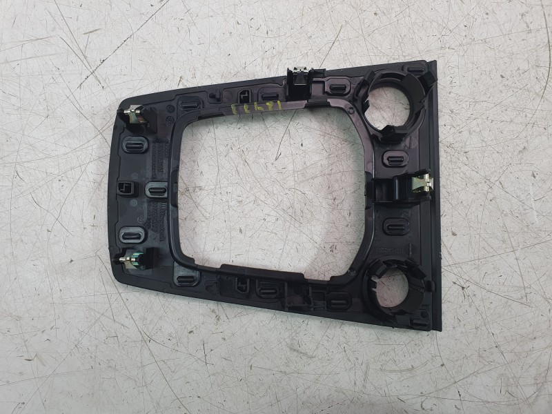 Recambio de moldura para audi a3 sportback (8ya, 8yf) 30 tdi referencia OEM IAM 8Y1864261  