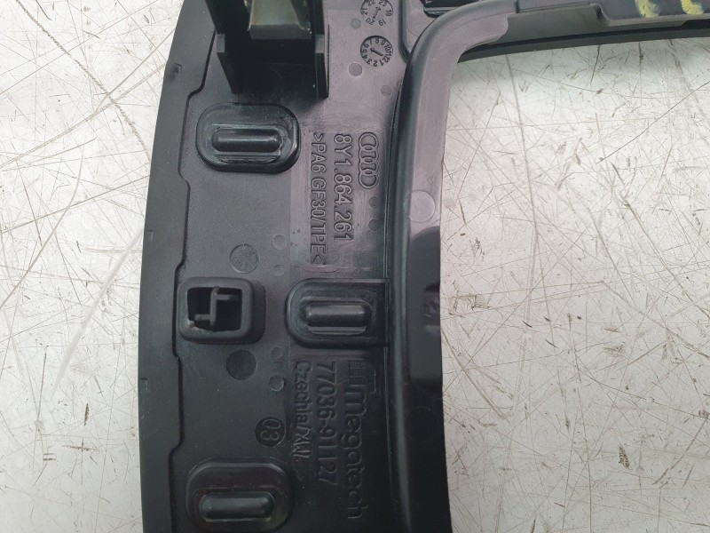 Recambio de moldura para audi a3 sportback (8ya, 8yf) 30 tdi referencia OEM IAM 8Y1864261  