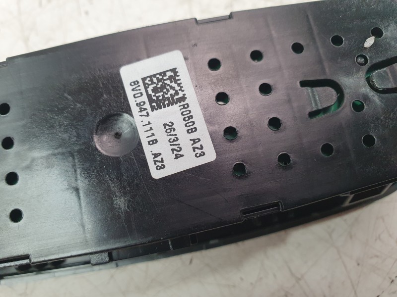 Recambio de luz interior para audi a3 sportback (8ya, 8yf) 30 tdi referencia OEM IAM 8V0947111B  