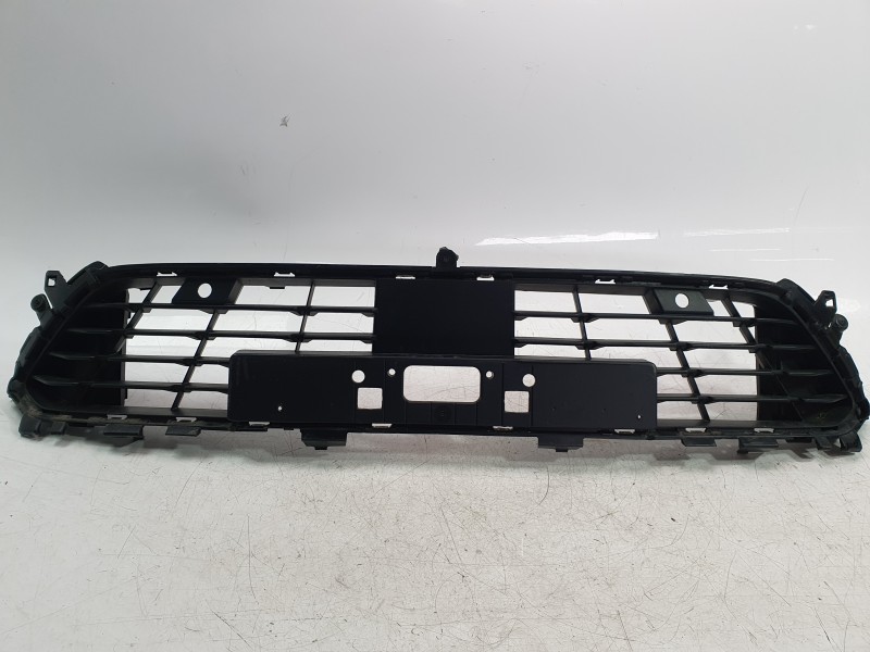 Recambio de rejilla paragolpes central para mitsubishi colt referencia OEM IAM 622549102R  