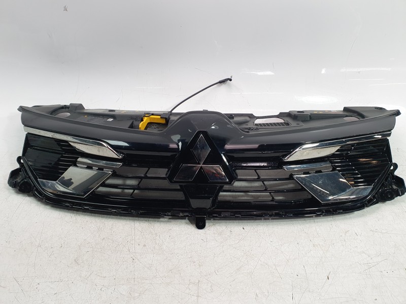Recambio de rejilla delantera para mitsubishi colt referencia OEM IAM 622566366R  
