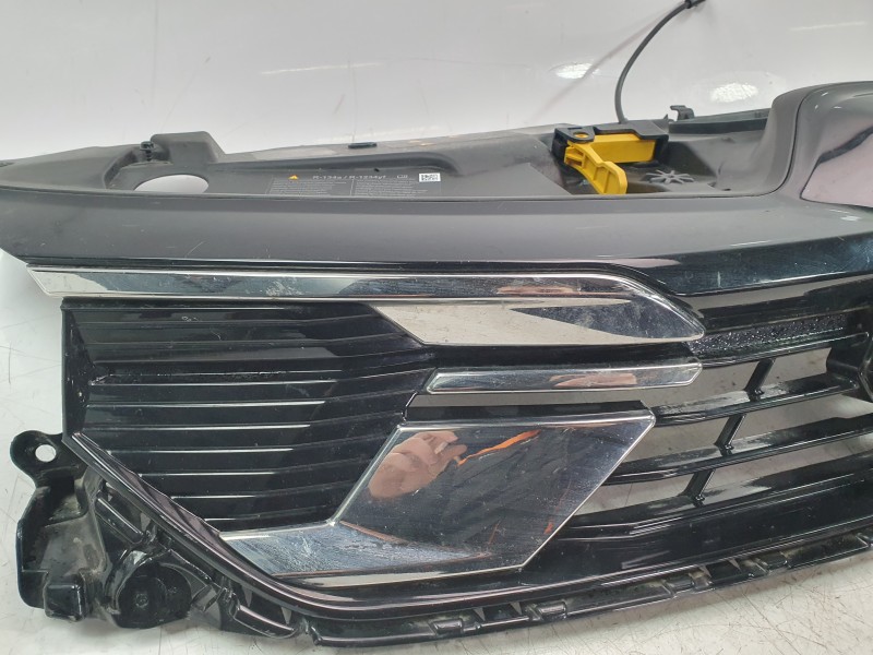 Recambio de rejilla delantera para mitsubishi colt referencia OEM IAM 622566366R  