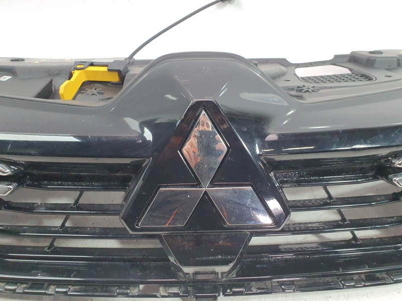 Recambio de rejilla delantera para mitsubishi colt referencia OEM IAM 622566366R  