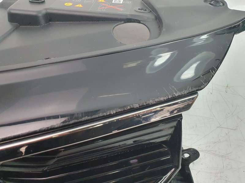 Recambio de rejilla delantera para mitsubishi colt referencia OEM IAM 622566366R  