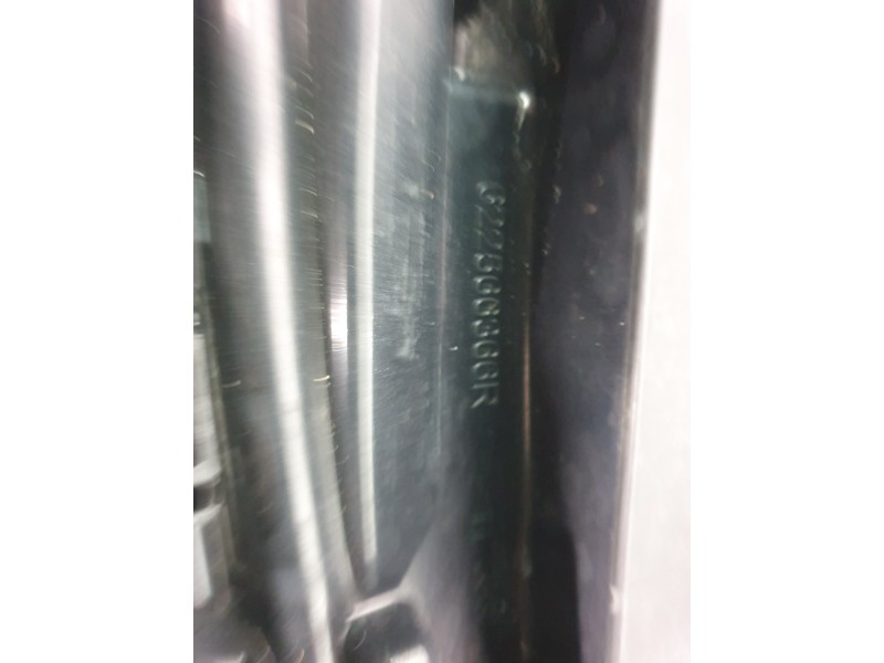 Recambio de rejilla delantera para mitsubishi colt referencia OEM IAM 622566366R  