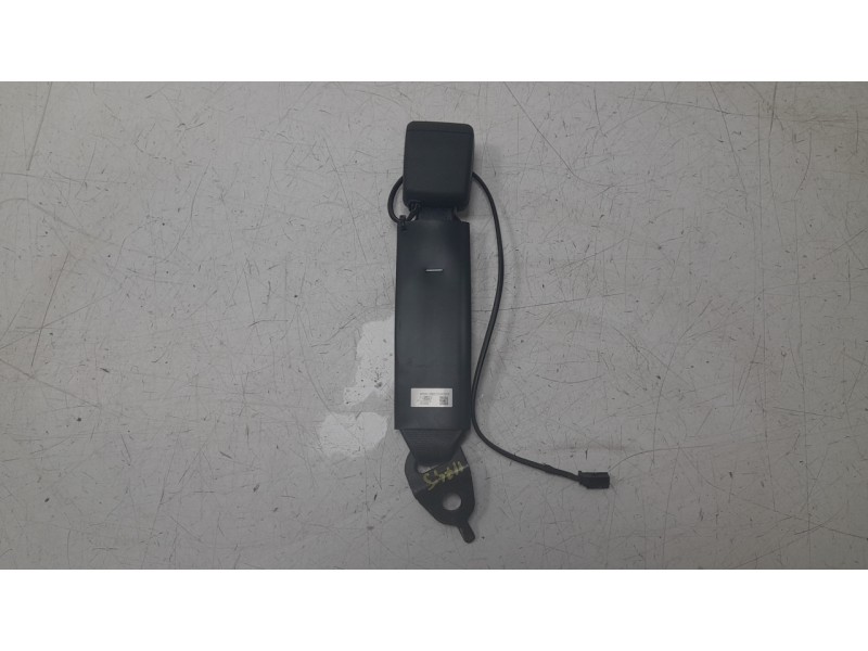 Recambio de enganche cinturon trasero izquierdo para ford mustang mach 1 referencia OEM IAM MR3BC699D73AB3ZHE  