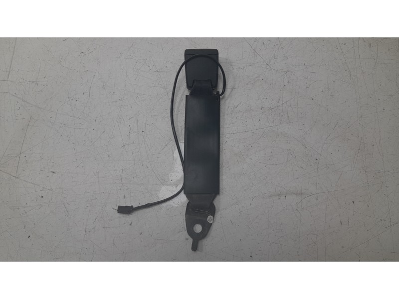 Recambio de enganche cinturon trasero izquierdo para ford mustang mach 1 referencia OEM IAM MR3BC699D73AB3ZHE  