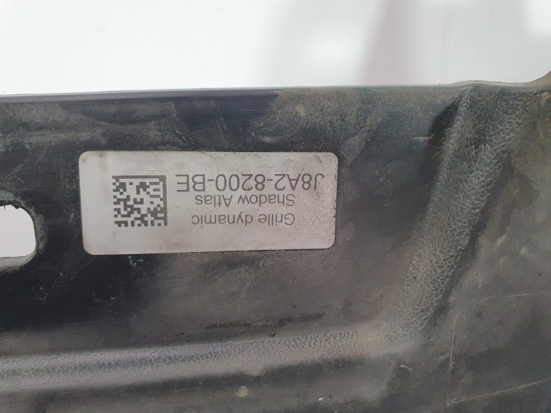 Recambio de rejilla delantera para land rover range rover velar (l560) 2.0 p300 si4 4x4 referencia OEM IAM J8A28200BE  