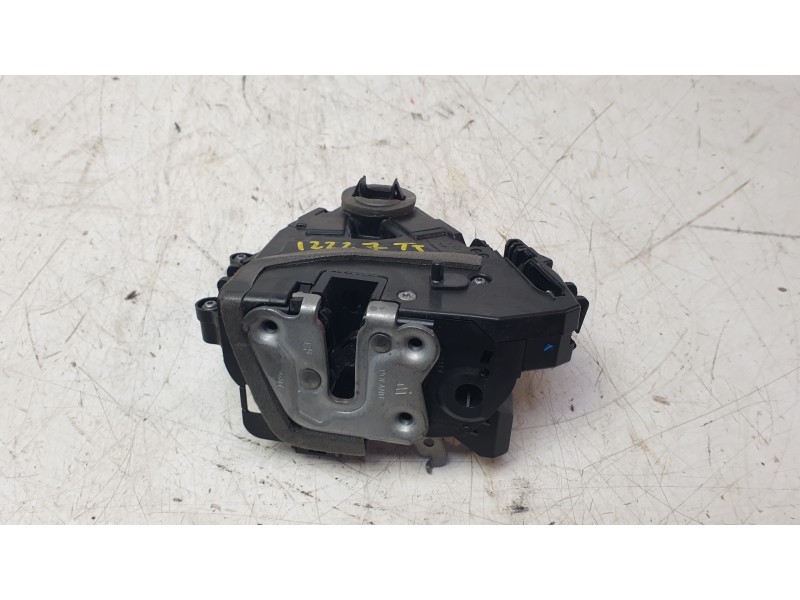 Recambio de cerradura puerta trasera izquierda para renault captur ii (hf_) tce 90 (hfm6) referencia OEM IAM 825031538R  