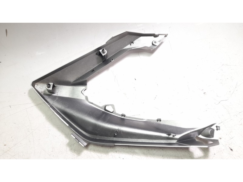 Recambio de moldura para honda nc nc 750 x (rh09) referencia OEM IAM 64351MKWD000  