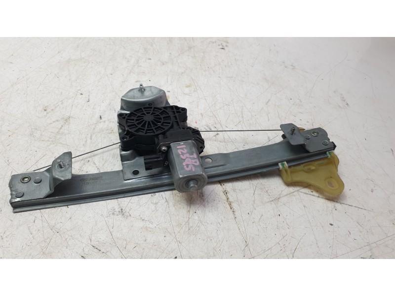 Recambio de elevalunas trasero derecho para renault clio iv grandtour (kh_) 0.9 tce 90 referencia OEM IAM 827008880R  550271F