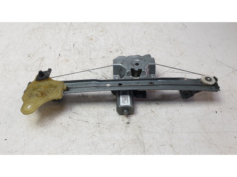 Recambio de elevalunas trasero derecho para renault clio iv grandtour (kh_) 0.9 tce 90 referencia OEM IAM 827008880R  550271F