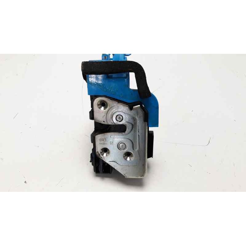 Recambio de cerradura puerta trasera derecha para kia cee´d 1.4 crdi cat referencia OEM IAM 81420A2100  