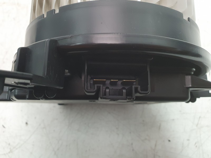 Recambio de ventilador calefaccion para toyota yaris (_p21_, _pa1_, _ph1_) 1.5 (mxpa11) referencia OEM IAM CZ1163606064  