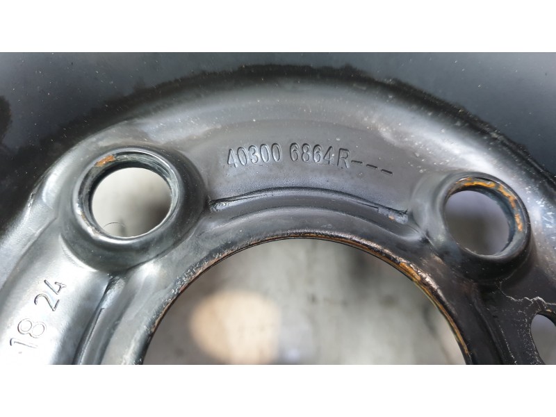 Recambio de llanta para mitsubishi colt referencia OEM IAM 403006864R  