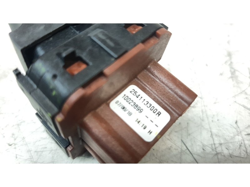 Recambio de mando elevalunas delantero izquierdo para renault captur limited referencia OEM IAM 254113300R IAF340017HQ EWSRE026
