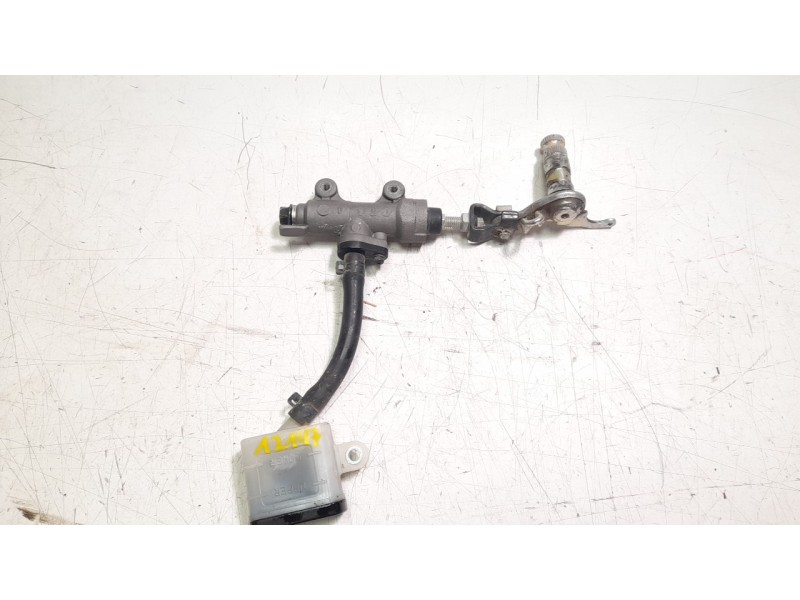 Recambio de bomba freno trasera para honda crf crf 1100 l africa twin dct referencia OEM IAM 43510MKSE01  