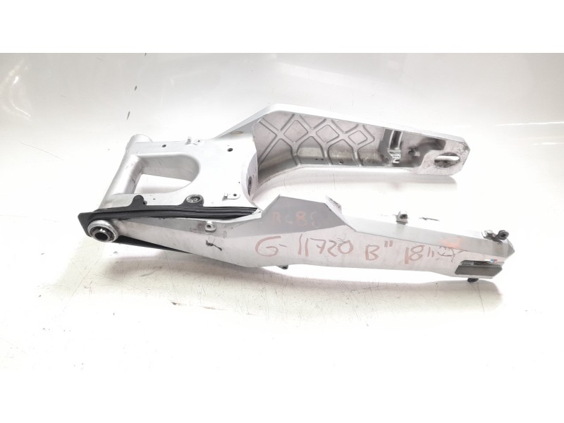 Recambio de basculante para honda x-adv x-adv referencia OEM IAM 52200MKHD00  