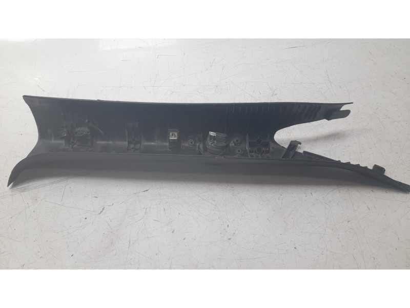 Recambio de moldura para ford mustang mach 1 referencia OEM IAM   