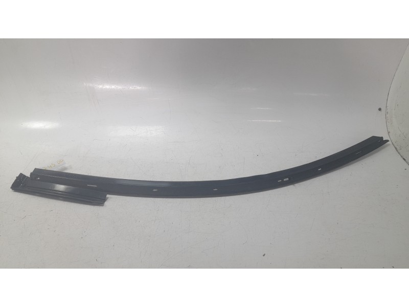 Recambio de moldura para ford mustang mach 1 referencia OEM IAM FR3B6302564  