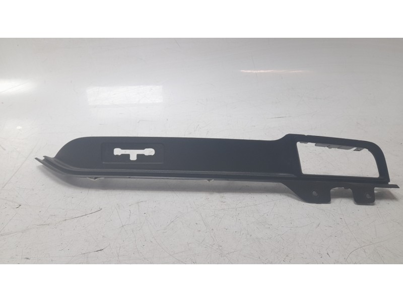Recambio de moldura para ford mustang mach 1 referencia OEM IAM FR3B63044B88  