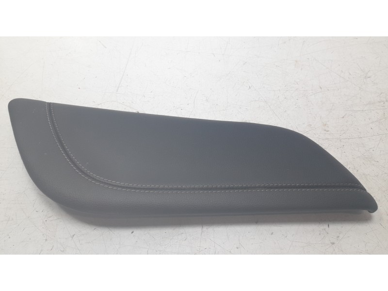 Recambio de moldura para ford mustang mach 1 referencia OEM IAM 63044E07  