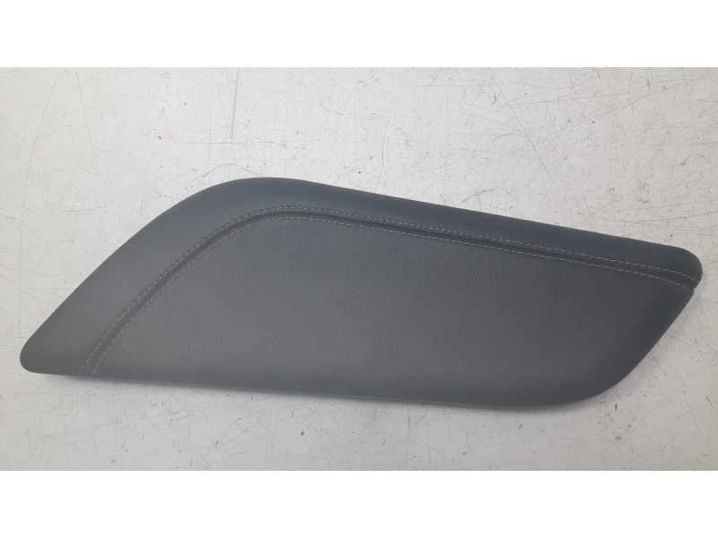 Recambio de moldura para ford mustang mach 1 referencia OEM IAM 63044E06  