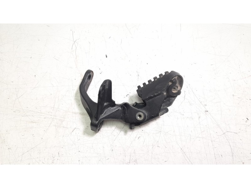 Recambio de estribo lateral para honda crf crf 1100 l africa twin dct referencia OEM IAM 50617MKKD00  