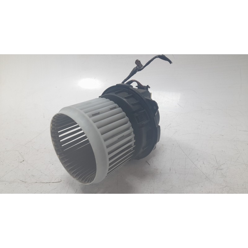 Recambio de ventilador calefaccion para renault clio v (b7_) 1.0 lpg (b7mt) referencia OEM IAM 272104788R  