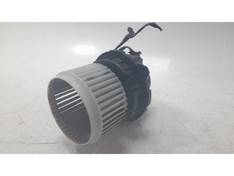 Recambio de ventilador calefaccion para renault clio v (b7_) 1.0 lpg (b7mt) referencia OEM IAM 272104788R  