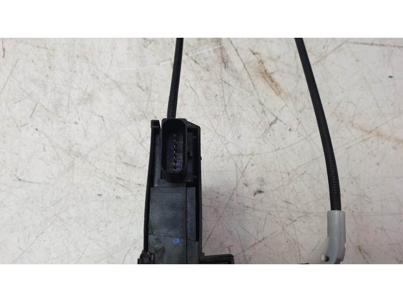 Recambio de cerradura puerta trasera izquierda para citroën c4 picasso ii 1.6 bluehdi 120 referencia OEM IAM 9826136980  