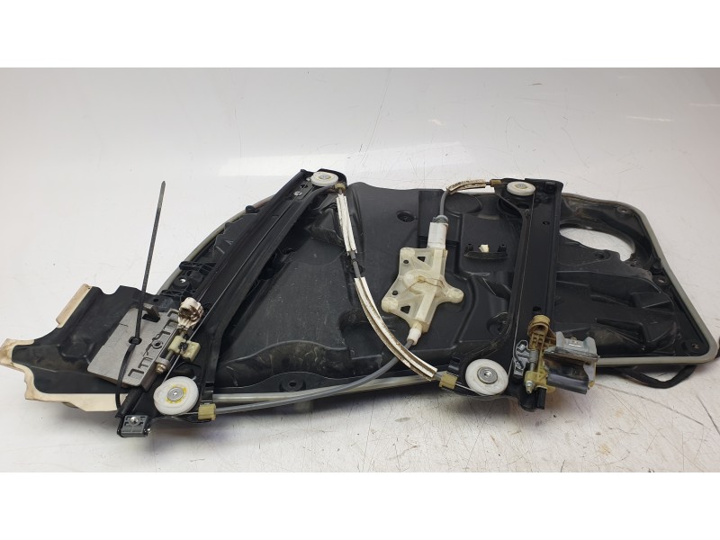 Recambio de elevalunas delantero izquierdo para mercedes-benz clase cla (w117) cla 200 cdi (117.308) referencia OEM IAM A1175400