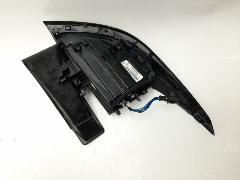 Recambio de piloto trasero derecho para ds ds 3 / ds 3 crossback (ur_, uc_, uj_) 1.5 bluehdi 100 referencia OEM IAM 9820831280  