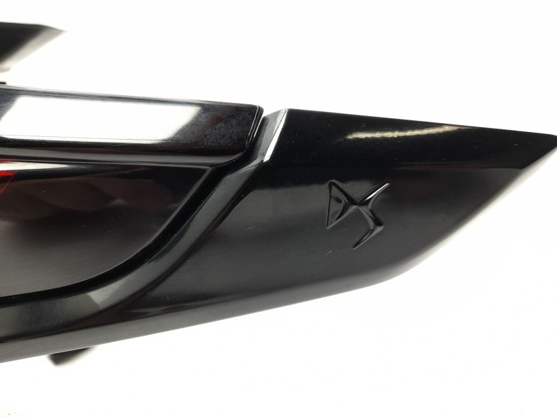 Recambio de piloto trasero derecho para ds ds 3 / ds 3 crossback (ur_, uc_, uj_) 1.5 bluehdi 100 referencia OEM IAM 9820831280  