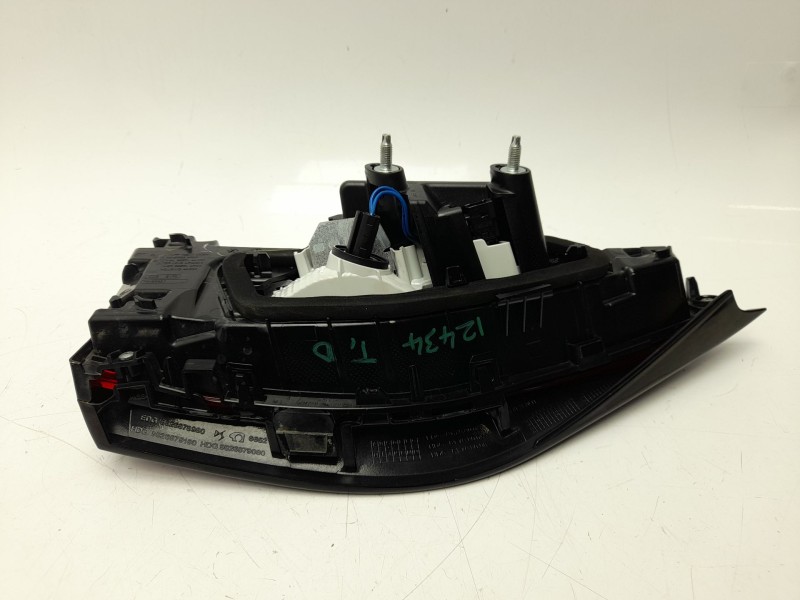 Recambio de piloto trasero derecho interior para ds ds 3 / ds 3 crossback (ur_, uc_, uj_) 1.5 bluehdi 100 referencia OEM IAM 982