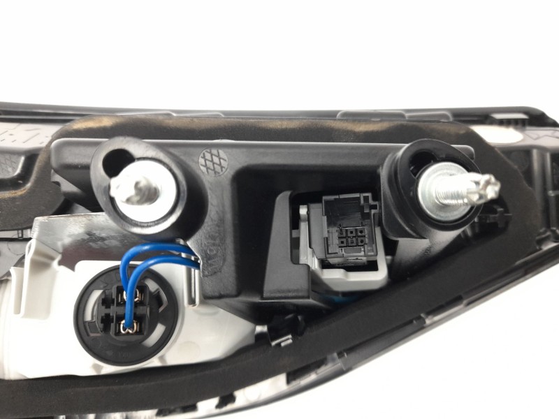 Recambio de piloto trasero derecho interior para ds ds 3 / ds 3 crossback (ur_, uc_, uj_) 1.5 bluehdi 100 referencia OEM IAM 982