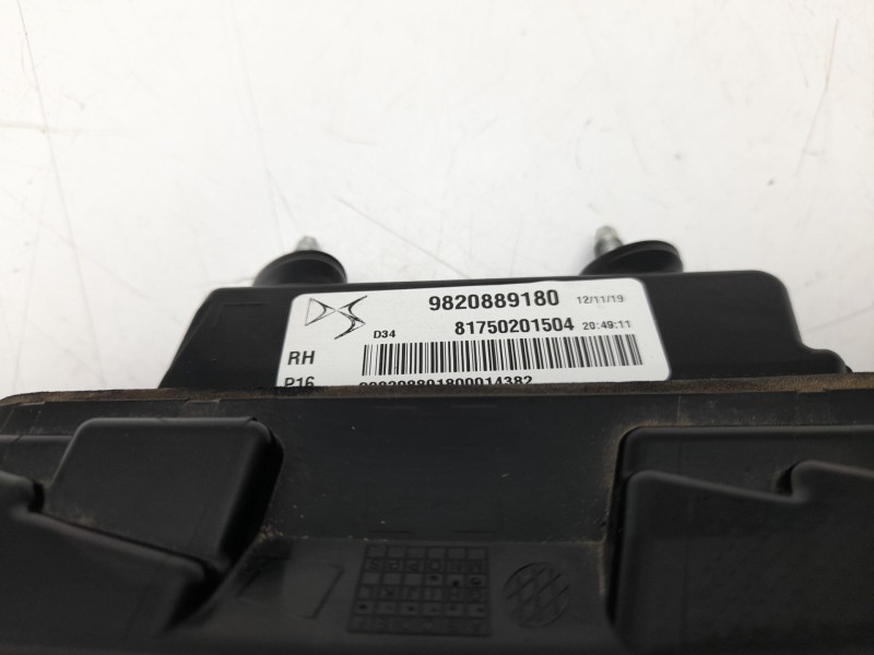 Recambio de piloto trasero derecho interior para ds ds 3 / ds 3 crossback (ur_, uc_, uj_) 1.5 bluehdi 100 referencia OEM IAM 982