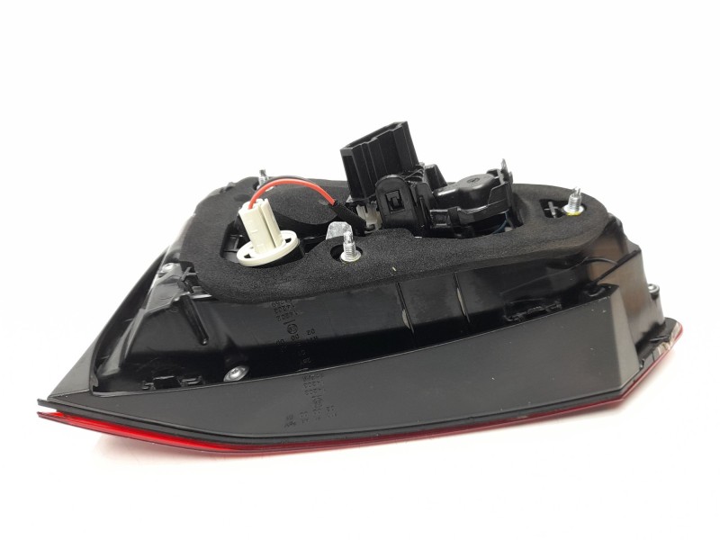 Recambio de piloto trasero derecho interior para seat ateca (kh7, khp) 1.5 tsi referencia OEM IAM 575945308D  