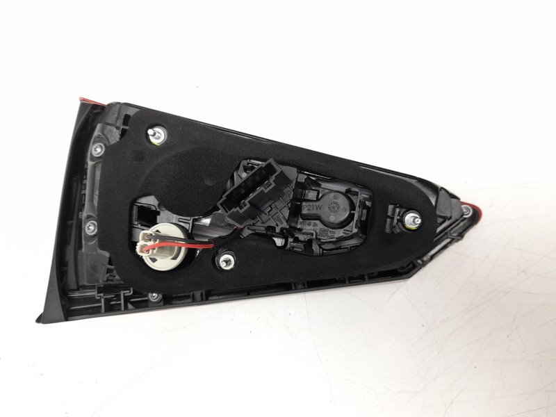 Recambio de piloto trasero derecho interior para seat ateca (kh7, khp) 1.5 tsi referencia OEM IAM 575945308D  