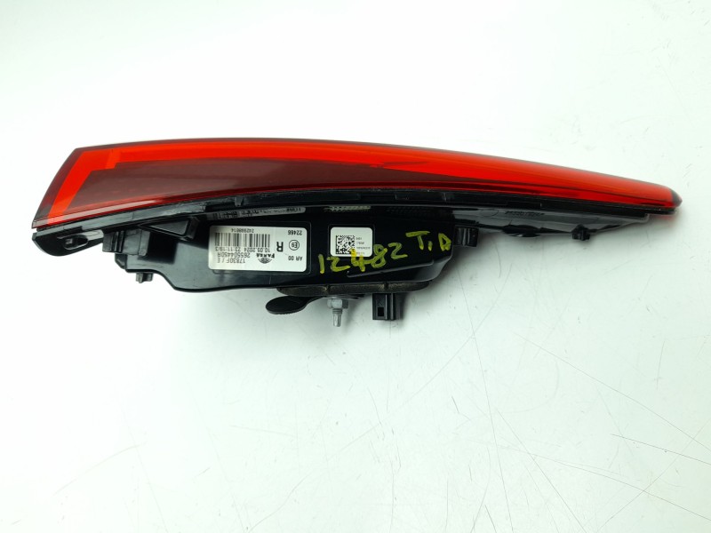 Recambio de piloto trasero derecho interior para mitsubishi colt referencia OEM IAM 265504450R  