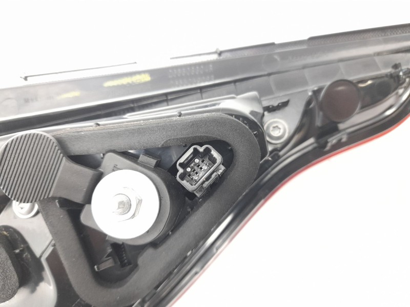 Recambio de piloto trasero derecho interior para mitsubishi colt referencia OEM IAM 265504450R  