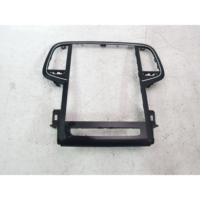Recambio de moldura para renault megane iv hatchback (b9a/m/n_) 1.5 dci 110 (b9a3) referencia OEM IAM 682603619R  