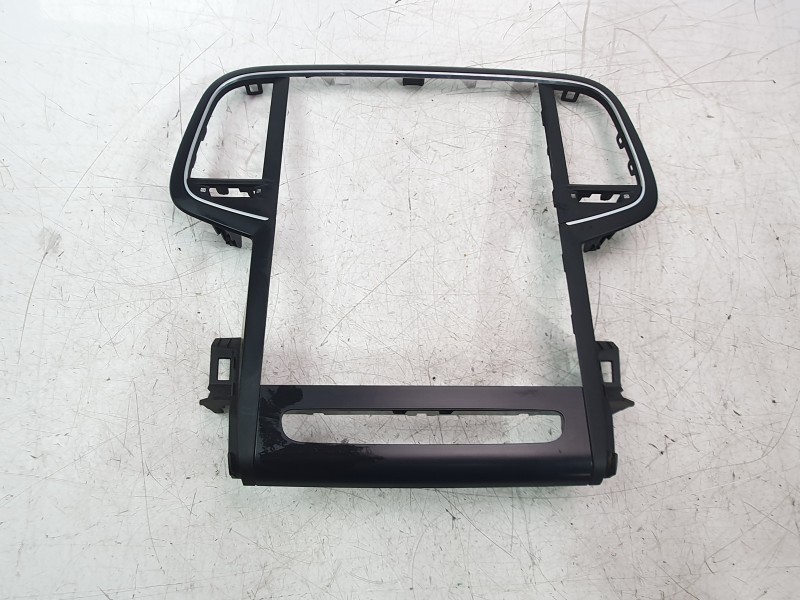 Recambio de moldura para renault megane iv hatchback (b9a/m/n_) 1.5 dci 110 (b9a3) referencia OEM IAM 682603619R  