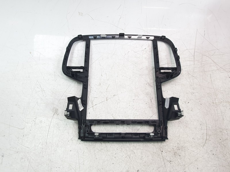 Recambio de moldura para renault megane iv hatchback (b9a/m/n_) 1.5 dci 110 (b9a3) referencia OEM IAM 682603619R  