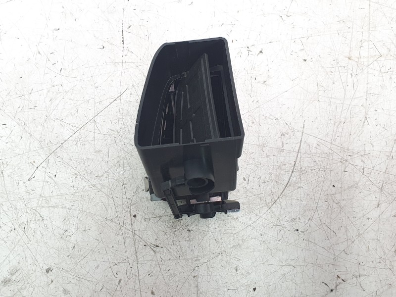Recambio de aireador central derecho para renault megane iv hatchback (b9a/m/n_) 1.5 dci 110 (b9a3) referencia OEM IAM 687501810