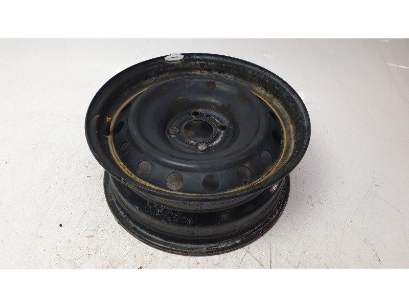 Recambio de llanta para mitsubishi colt referencia OEM IAM 403006864R  
