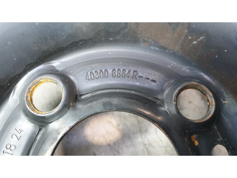 Recambio de llanta para mitsubishi colt referencia OEM IAM 403006864R  