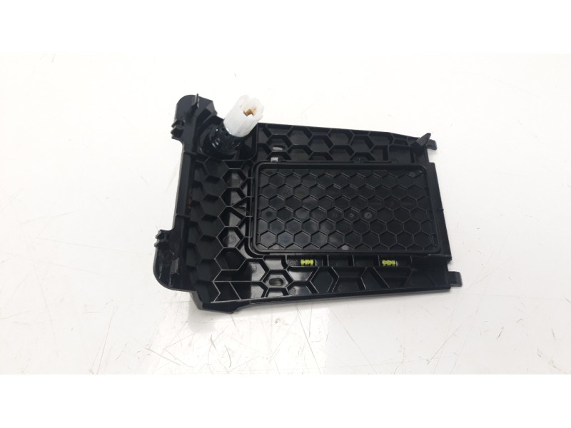 Recambio de moldura para volkswagen t-roc advance referencia OEM IAM 2GA864263  