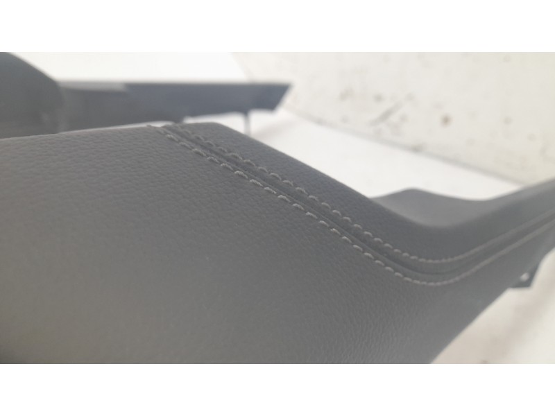 Recambio de consola central para ford mustang mach 1 referencia OEM IAM JR3B63045B44  